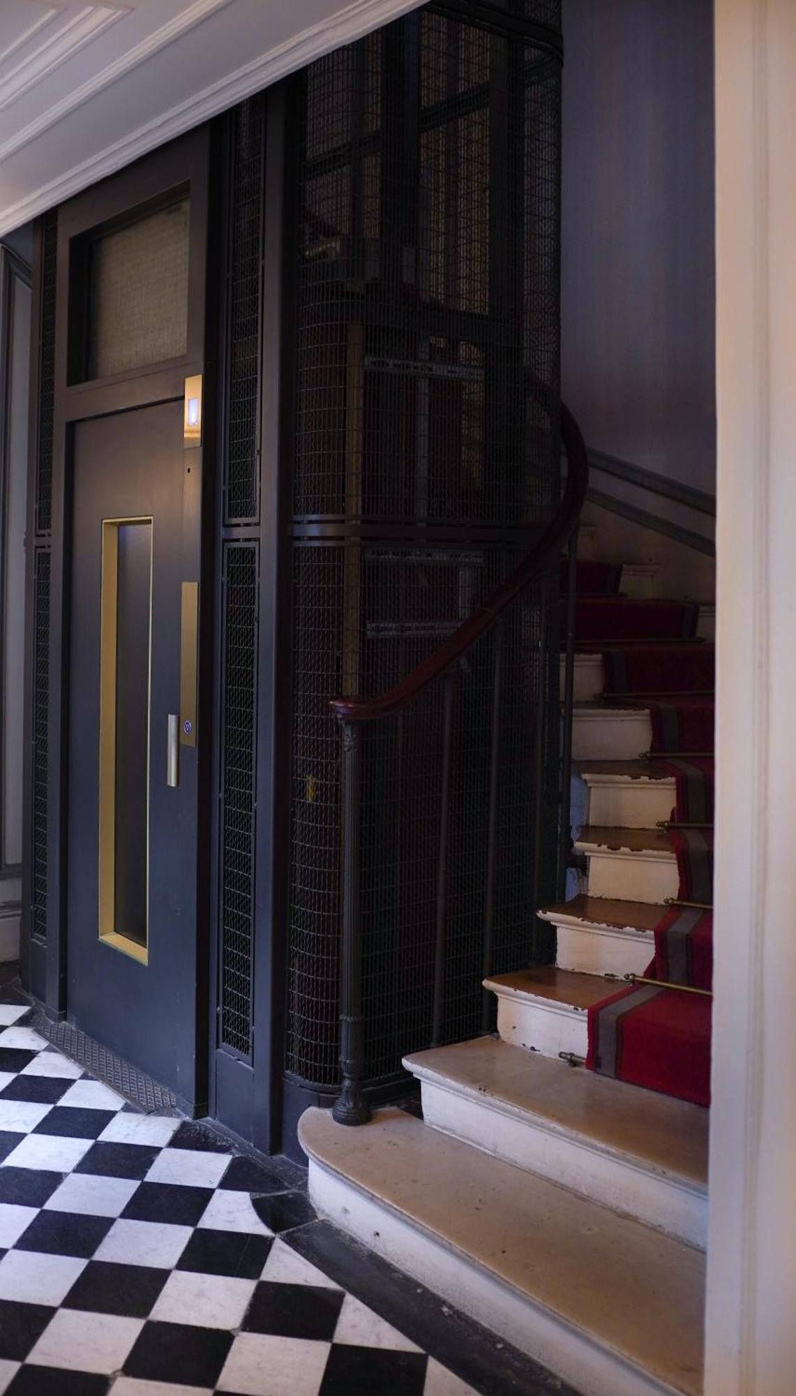 Elegance And Parisian Charm Tuileries Apartment
